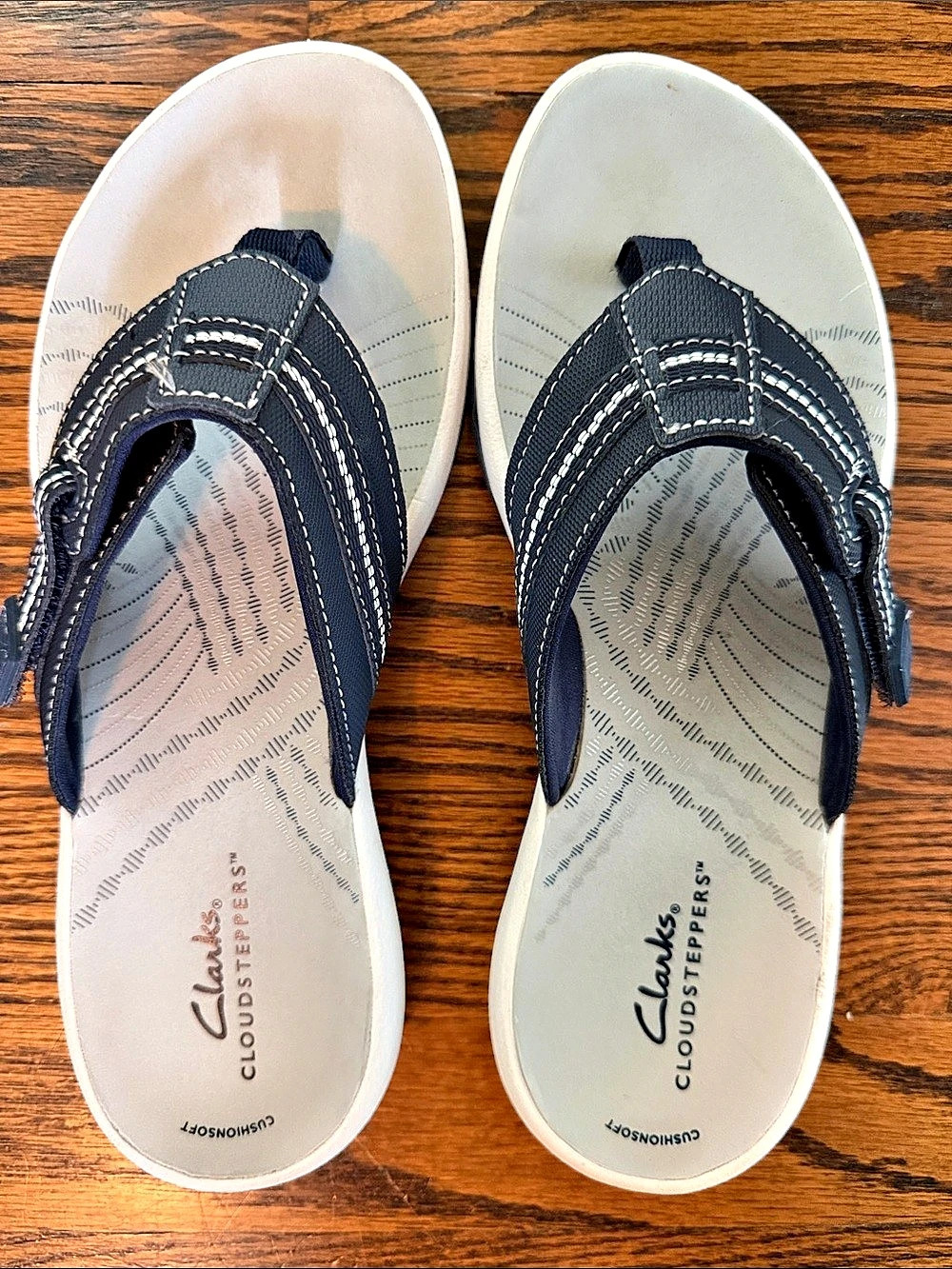 Clarks Cloudsteppers Thong Sandal Navy Blue & White US 7 M